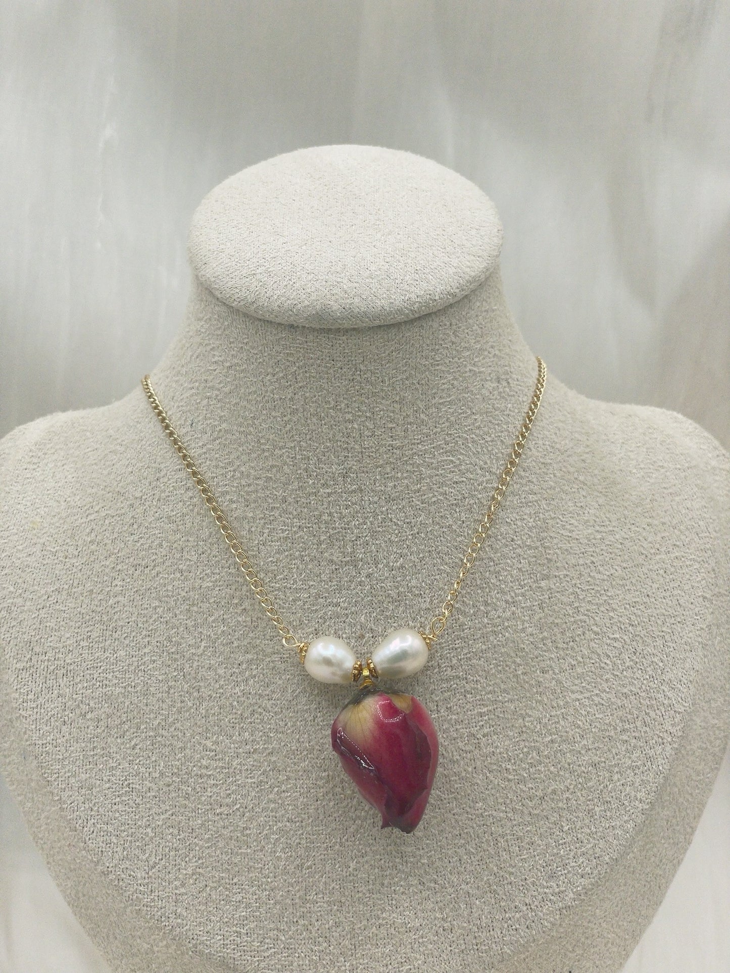 Floral Pearl Necklace: Timeless Elegance Meets Affordability