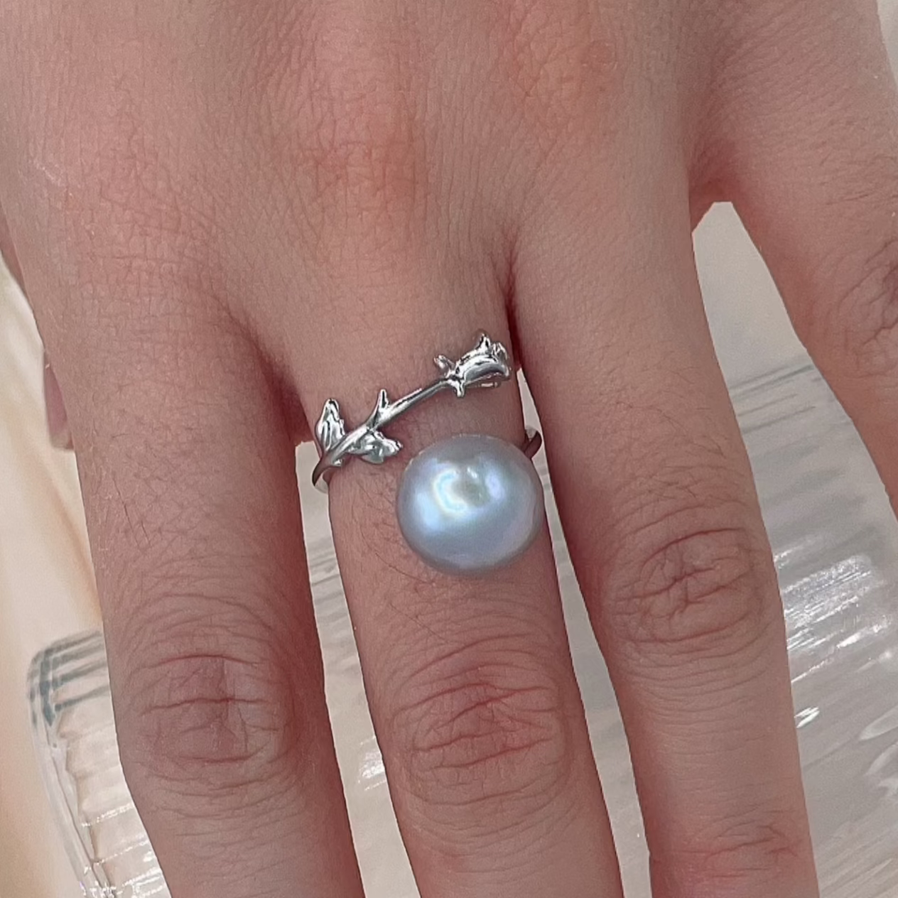 Rose Stem & Moonlight – Adjustable Freshwater Pearl Ring