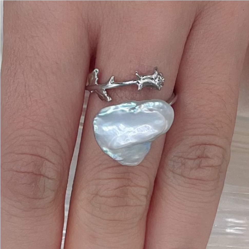 Rose Stem & Moonlight – Adjustable Freshwater Pearl Ring