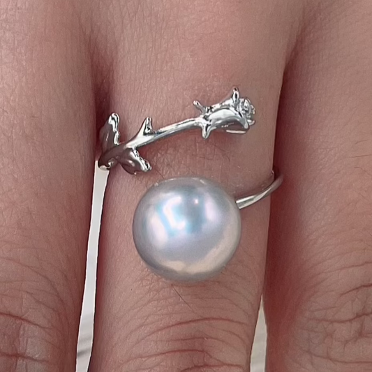 Rose Stem & Moonlight – Adjustable Freshwater Pearl Ring